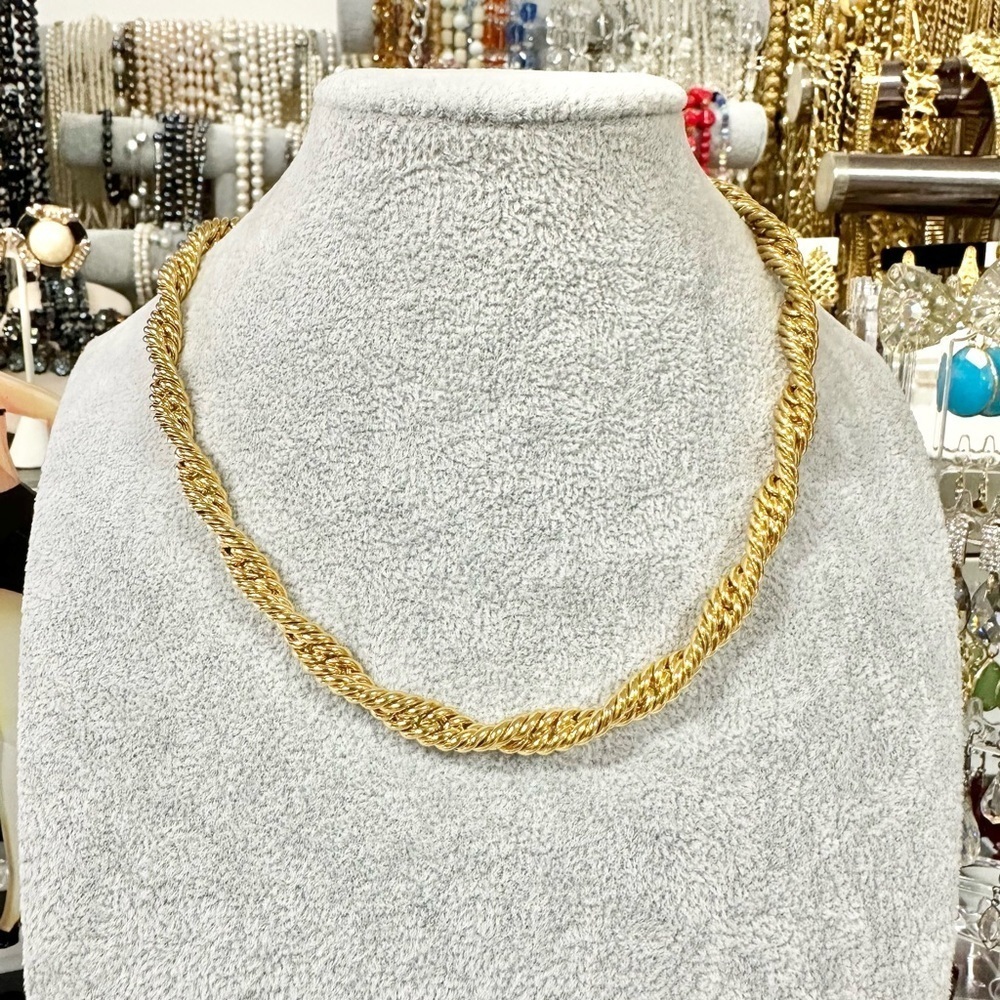 Vintage Signe Ann Klein Twisted Rope Toggle Gold Tone Chocker Collar Necklace
